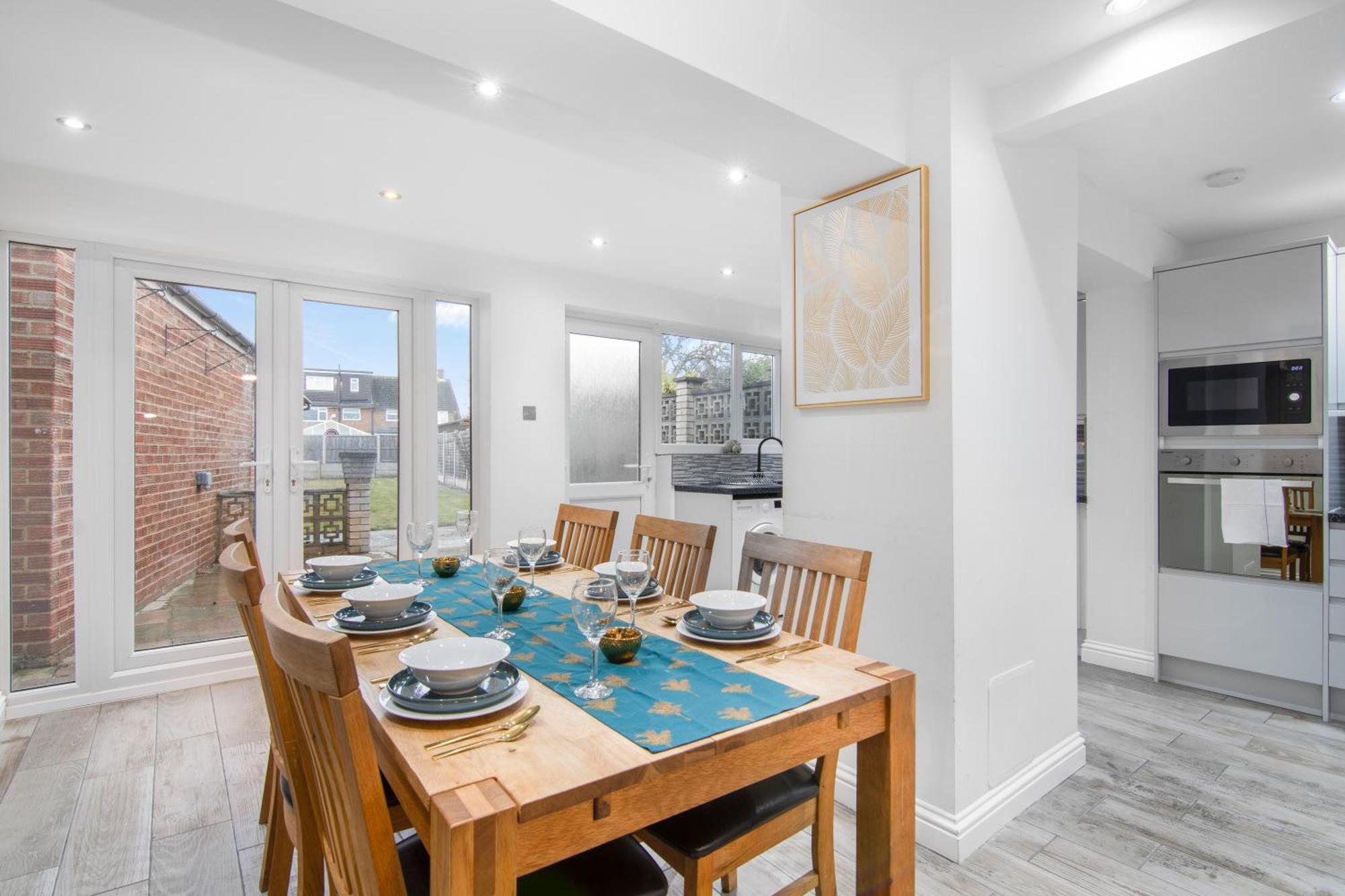 Onsitestays - Spacious 3 Bed House With Garden, Wifi & 4 Plus Parking Gravesend Exterior photo