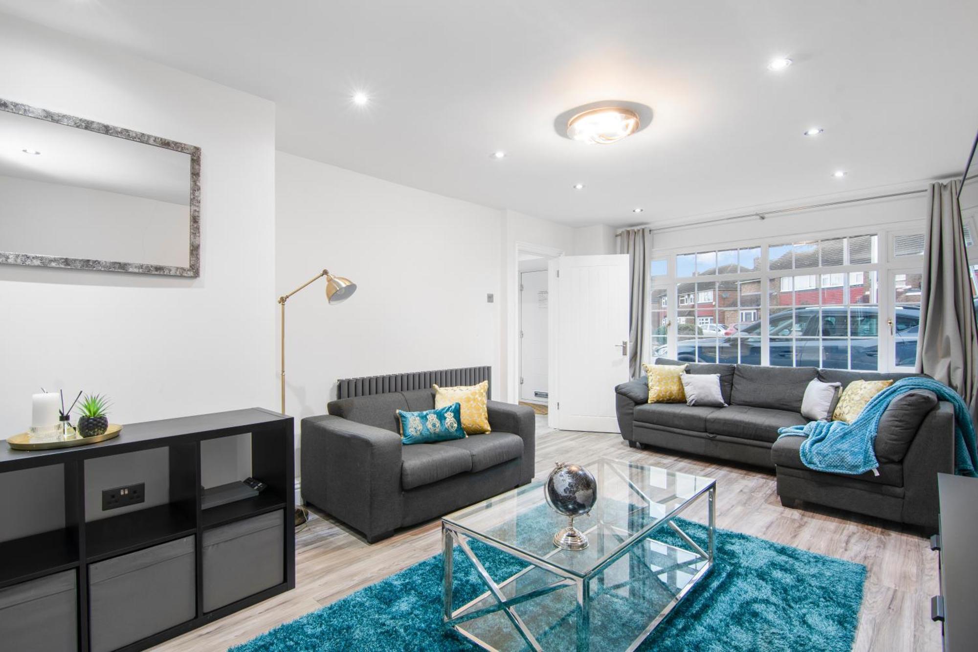 Onsitestays - Spacious 3 Bed House With Garden, Wifi & 4 Plus Parking Gravesend Exterior photo